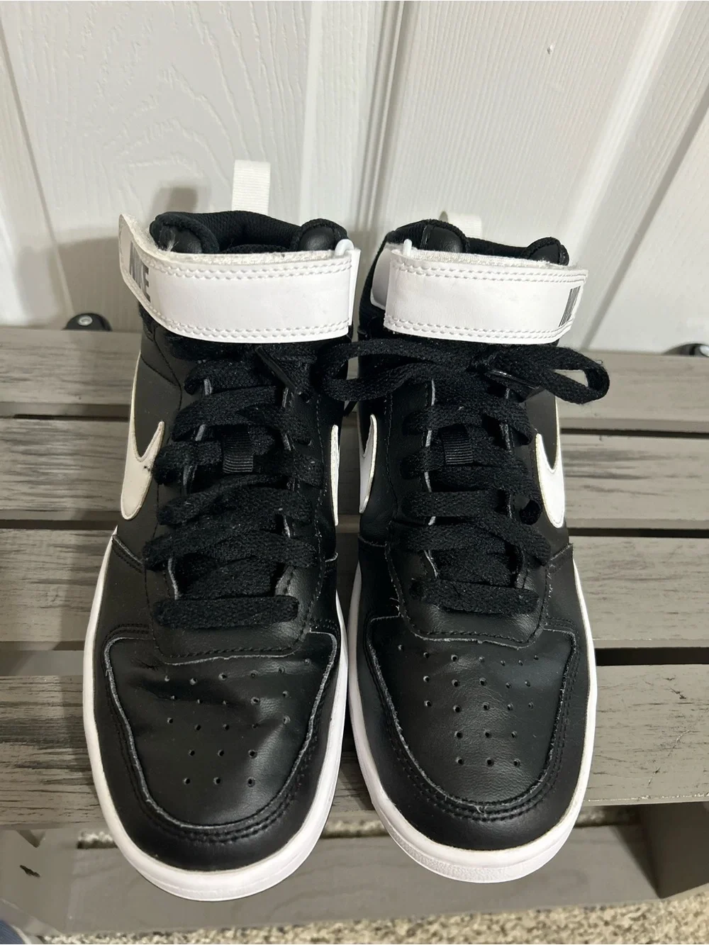 Nike Kids Court Borough Mid 2 Black and White Sneakers Size 4.5Y EUC